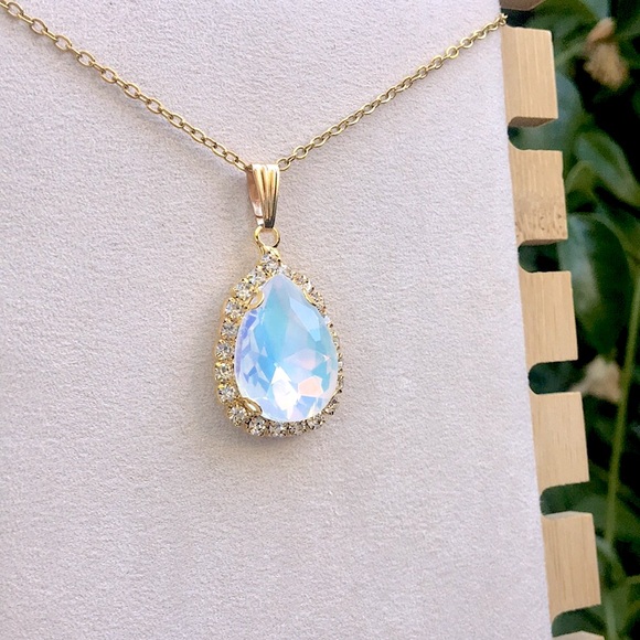 White Opal Aurora Borealis + Gold Crystal Halo Pear Drop Pendant Necklace - Picture 8 of 12